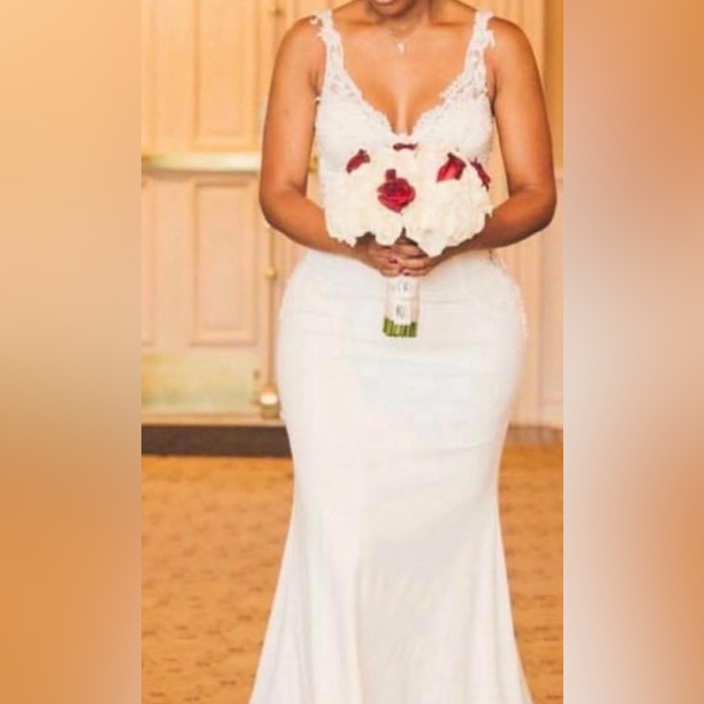 Demetrios Bridal Gown 
Color: Ivory Size:10
button covered zipper back